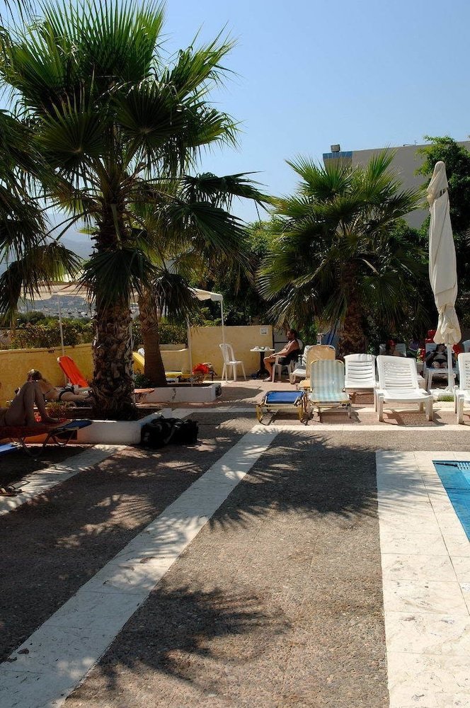 Triton Garden Hotel