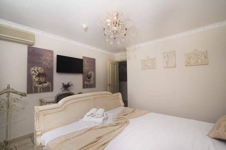 Parthenon Art Hotel
