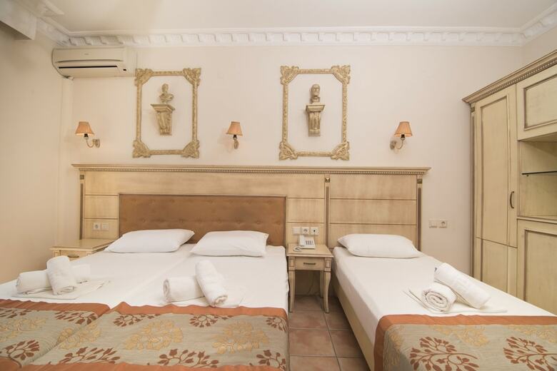 Parthenon Art Hotel
