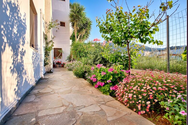 Kostas Apartments
