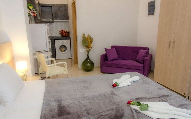 Hostal Polykratis Rooms