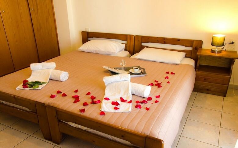Hostal Polykratis Rooms