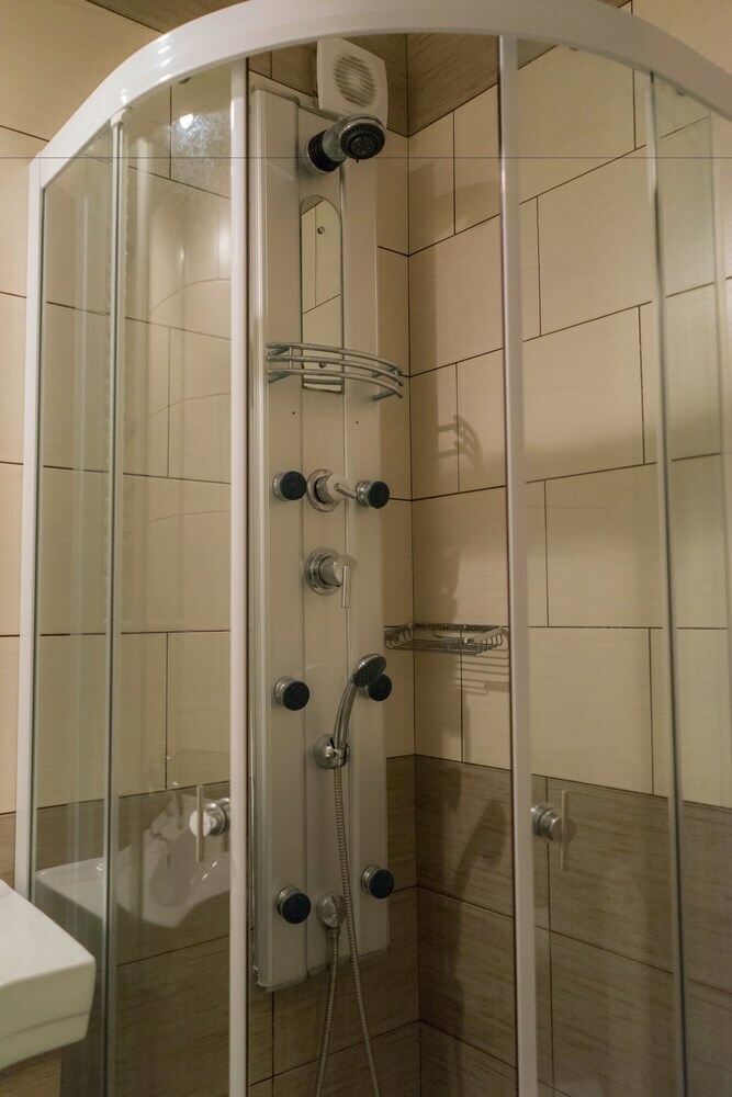 Hostal Polykratis Rooms