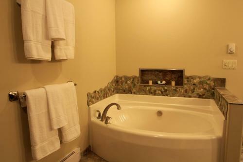 Hotel Sojourn Lakeside Resort