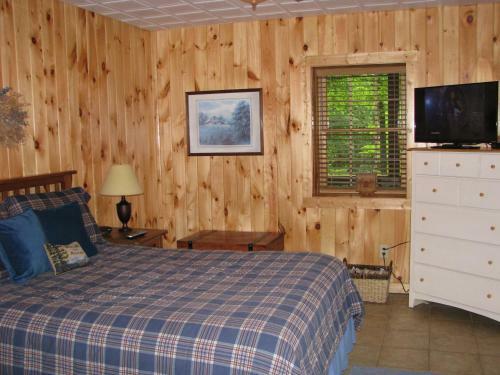 Arbor Den Log Cabin