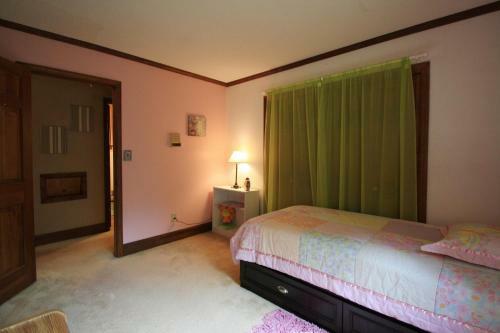 Hickory Manor