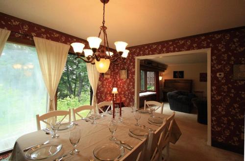 Hickory Manor