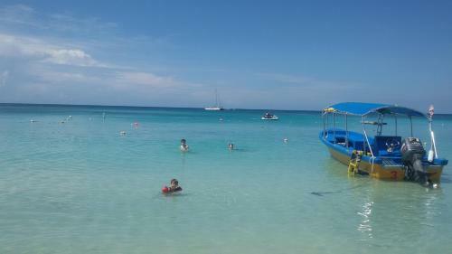 Hotel Bananarama Dive & Beach Resort