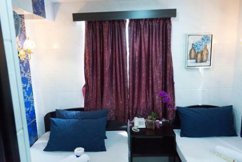 Hostal V Inn