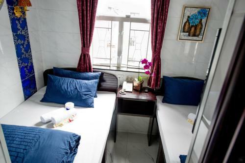 Hostal V Inn