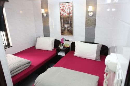 Hostal V Inn