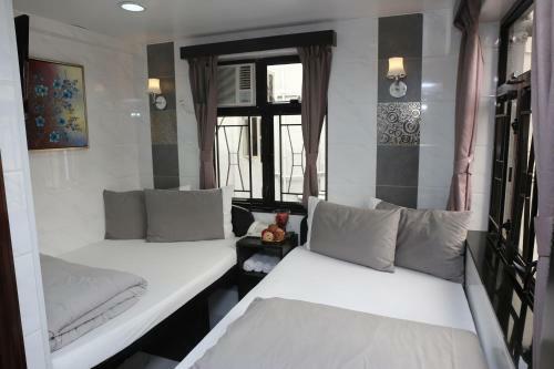 Hostal V Inn