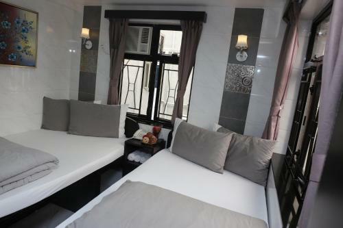 Hostal V Inn