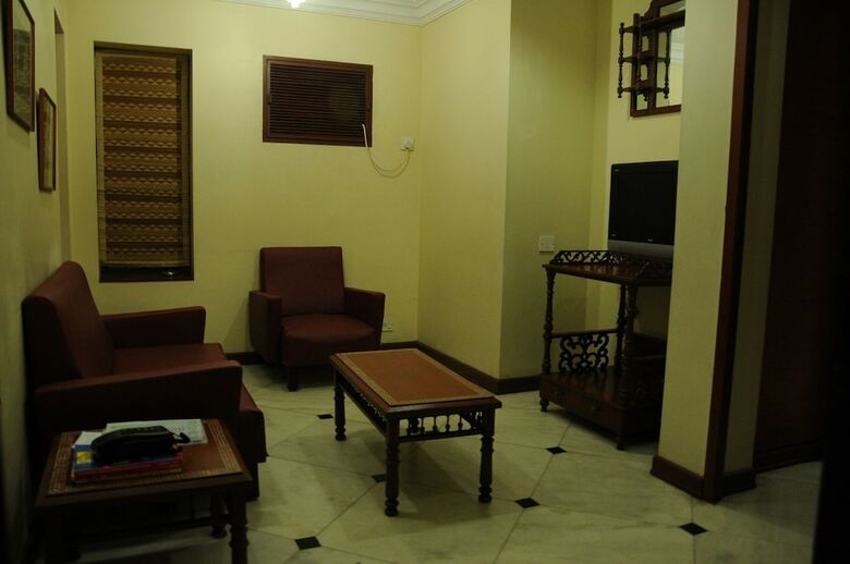 New Woodlands Hotel