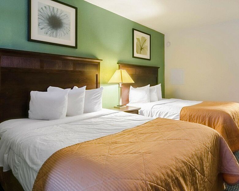 Hotel Clarion Inn & Suites