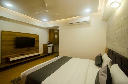 Hotel Grand Elegance