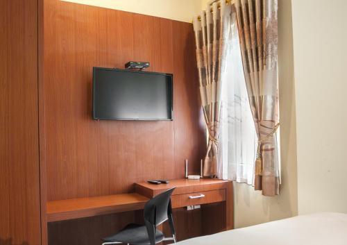 Hostal Reddoorz Near Trans Studio Mall 3