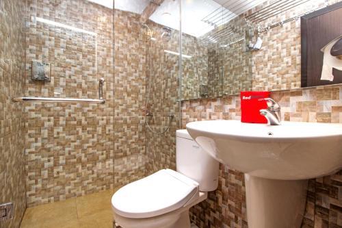 Hostal Reddoorz Near Trans Studio Mall 3