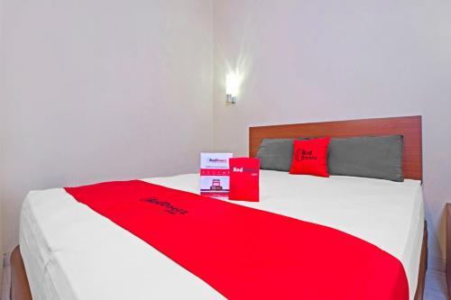Hostal Reddoorz Near Trans Studio Mall 3