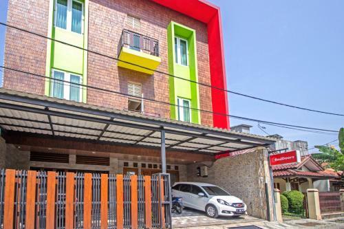 Hostal Reddoorz Near Trans Studio Mall 3