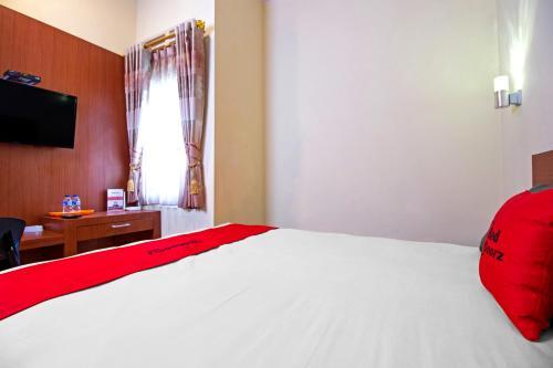Hostal Reddoorz Near Trans Studio Mall 3