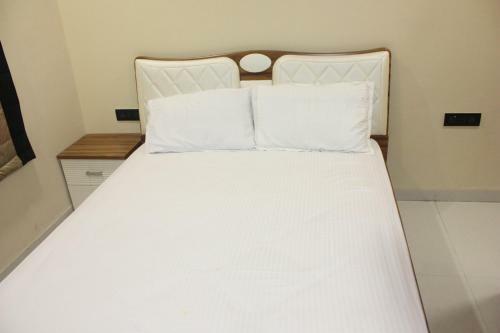 Stay10 Luxury Service Apartment