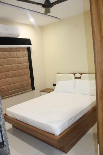 Stay10 Luxury Service Apartment