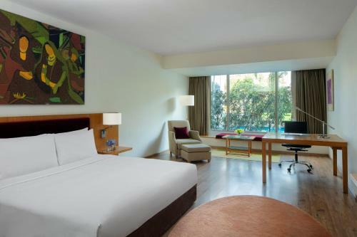 Radisson Blu Plaza Hotel Hyderabad Banjara Hills