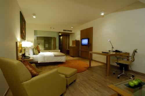 Radisson Blu Plaza Hotel Hyderabad Banjara Hills