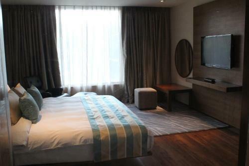 Radisson Blu Plaza Hotel Hyderabad Banjara Hills