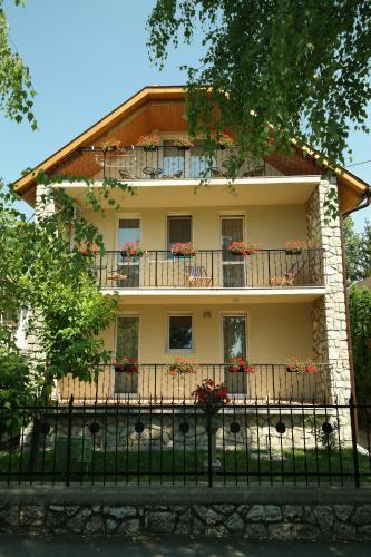 Deluxe Apartments