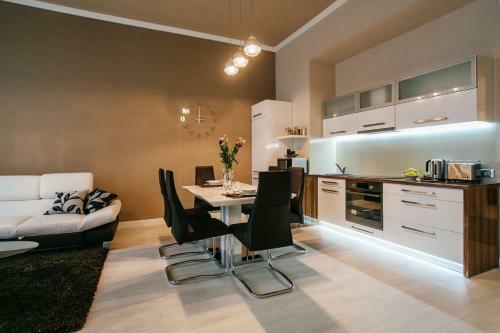 Parliment Luxury Apartment