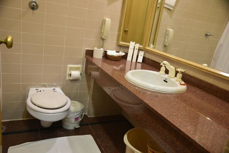 Hotel Aveda Kamal Palace