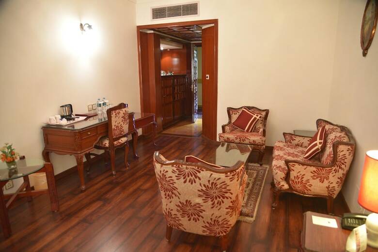 Hotel Aveda Kamal Palace