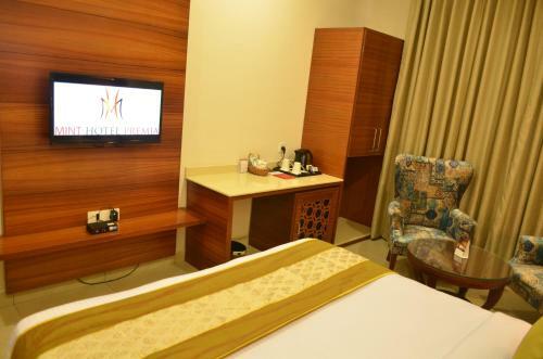 Mint Hotel Premia