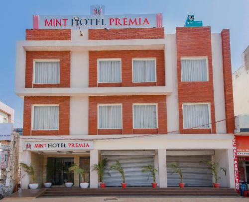 Mint Hotel Premia