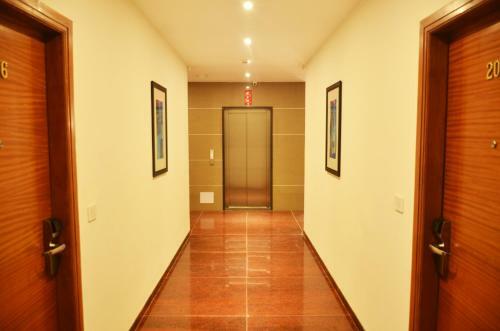 Mint Hotel Premia