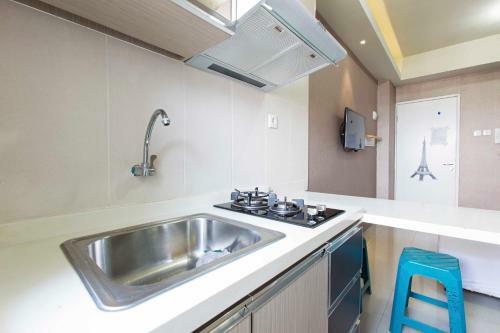 Hostal Reddoorz Apartment @ Pegangsaan Kelapa Gading