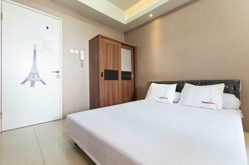 Hostal Reddoorz Apartment @ Pegangsaan Kelapa Gading