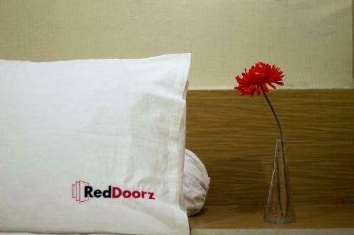 Hostal Reddoorz Apartment @ Pegangsaan Kelapa Gading