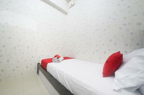 Hostal Reddoorz Apartment @ Pegangsaan Kelapa Gading