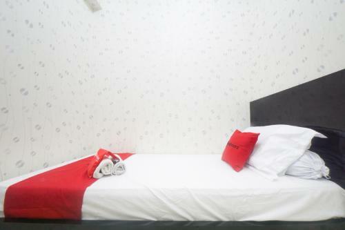 Hostal Reddoorz Apartment @ Pegangsaan Kelapa Gading