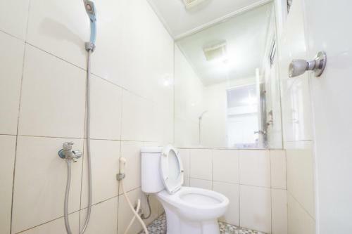 Hostal Reddoorz Apartment @ Pegangsaan Kelapa Gading