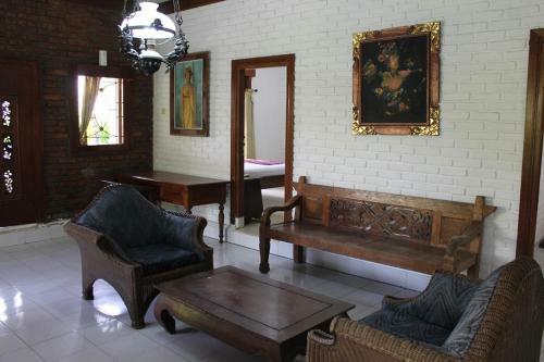 Hostal Puri Kutat Lestari