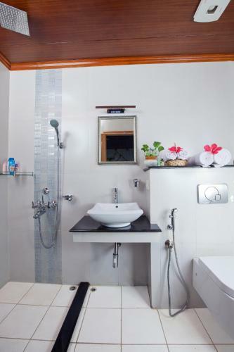 Abad Premium House Boat