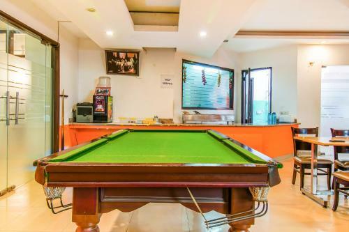 Hotel Oyo Premium Golf Course II