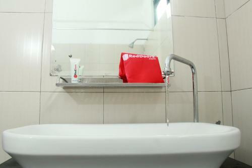 Hostal Reddoorz @ Sersan Bajuri