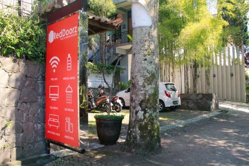 Hostal Reddoorz @ Sersan Bajuri