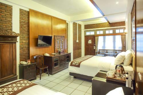 Paku Mas Hotel