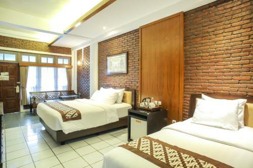 Paku Mas Hotel